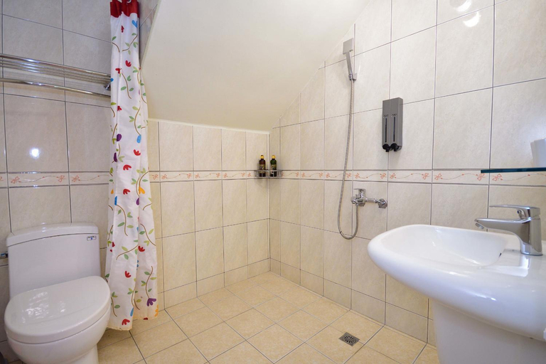Bathroom 3, England BnB, Taitung