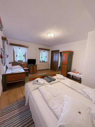 Bedroom 3, Conacul Secuiesc-Szekelyko Kuria Rasfat Complet cu Sauna si Ciubar Incluse, Rametea