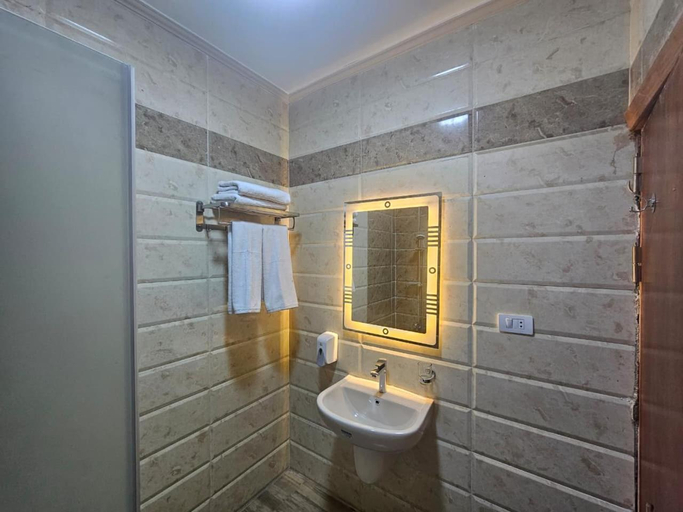 Bathroom 4, Oasis Heliopolis, Nasr City 1