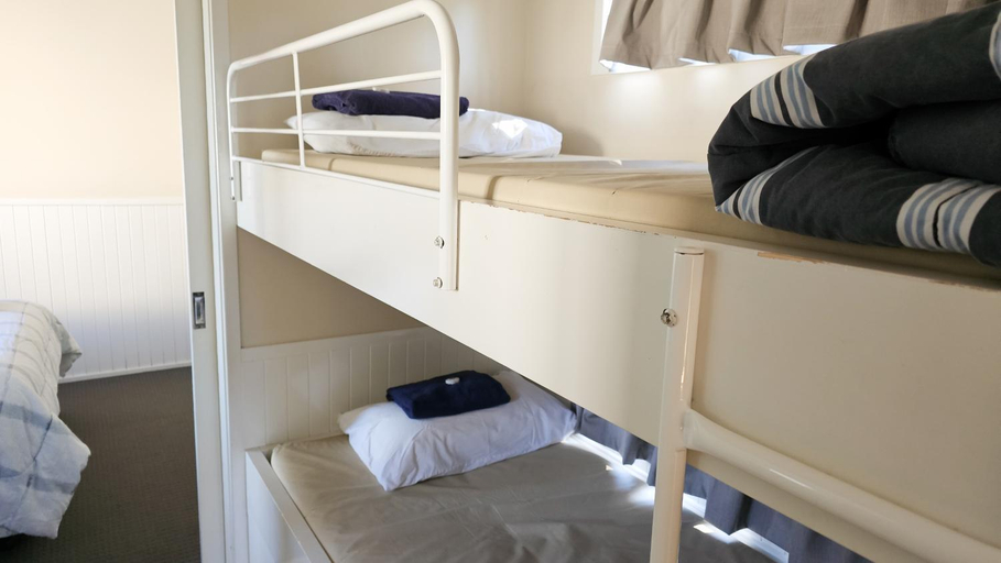 Bedroom 2, Barrack Point Holidays, Shellharbour