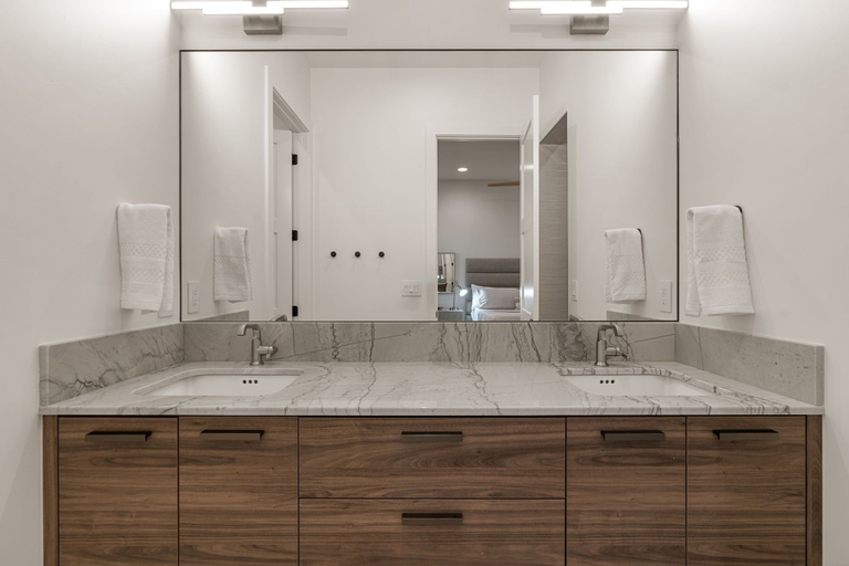 Bathroom 2, Lula Bay Lagoon House 8 Bedroom Home, Washington
