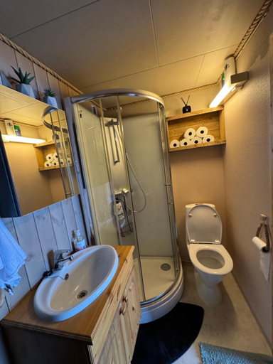 Bathroom 3, Rauvassgarden, romslig, 5 sov, kjøkken, WiFi, Rana