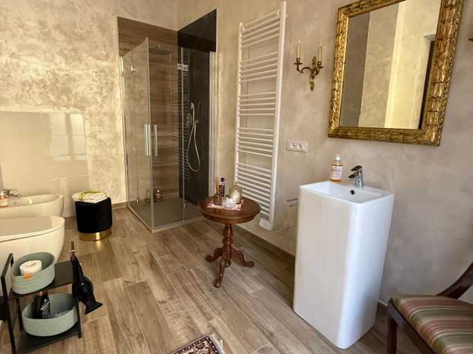 Bathroom 2, La casa di Hermes, Bologna