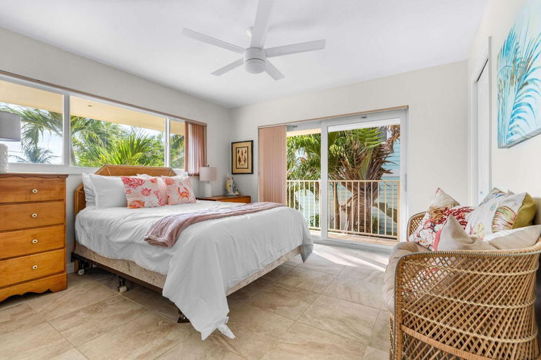 4, Sunset Harbor Waterfront Villa with Dock Cabana Club, Monroe