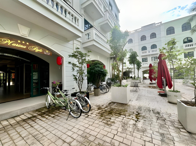 Exterior & Views