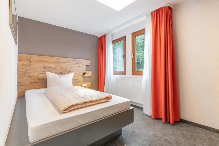 Bedroom 4, Park Hotel, Cochem-Zell