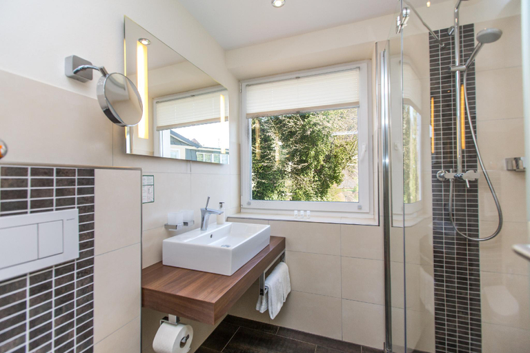 Bathroom 5, Park Hotel, Cochem-Zell