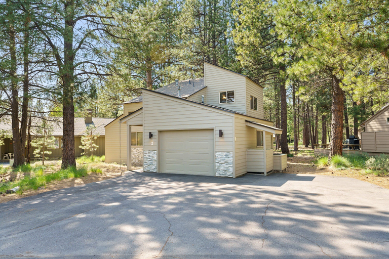 Exterior 2, 2 Landrise Pet-Friendly Home with Bikes to Use by RedAwning, Deschutes