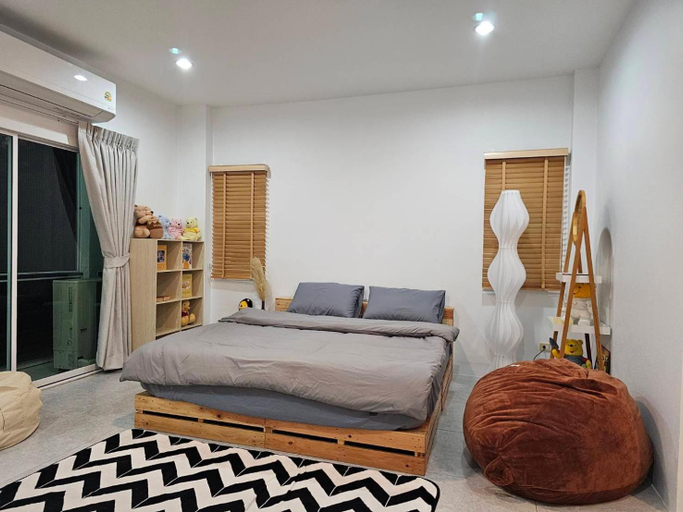 Others 2, Tee Phak CNX Room D, Muang Chiang Mai
