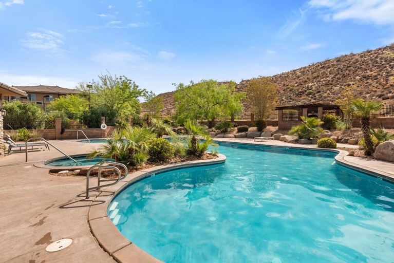 Pool 3, Sweet Retreat 3 Bedroom Condo, Washington