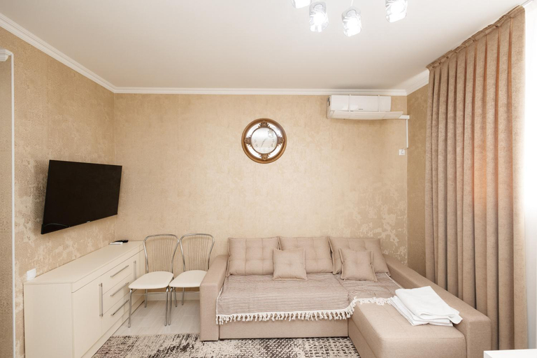2, Aparthotel Royal Status