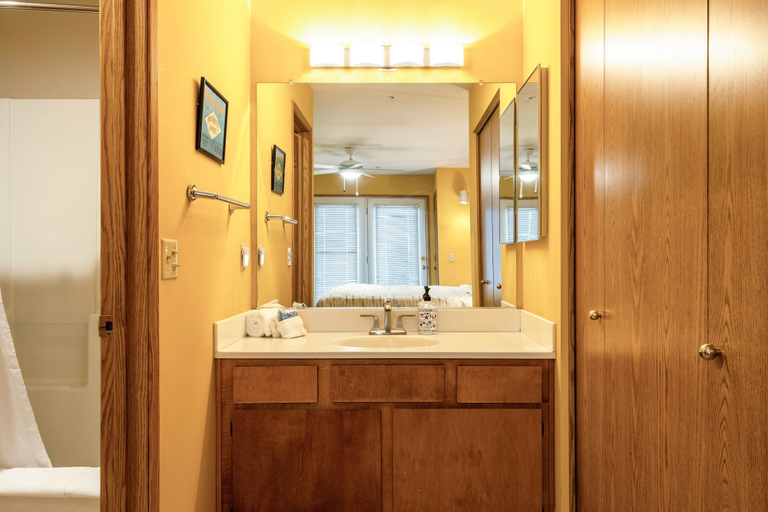 Bathroom 2, 15 Lodge Condo with Hood River Bridge View by RedAwning, Hood River