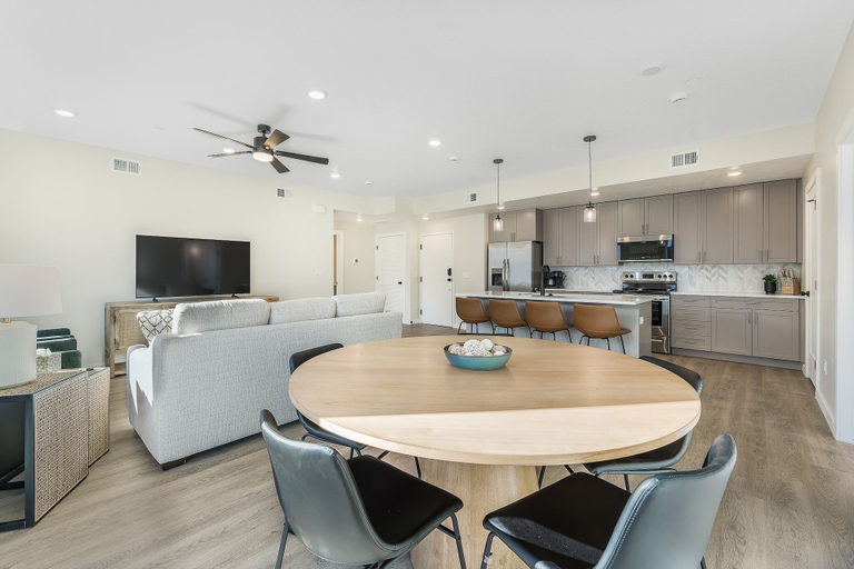 Interior 5, Heart And Sol 2 Bedroom Condo, Washington