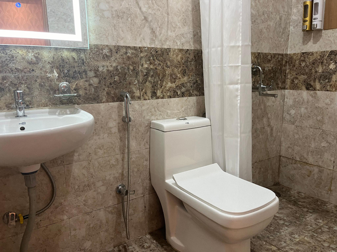 Bathroom, MAXX Rooms, Gurgaon