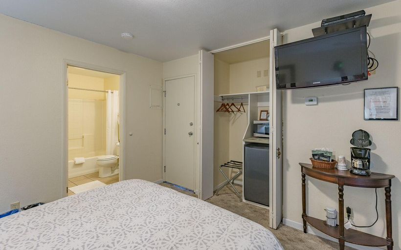 Bedroom 2, 5th Street Inn, Mariposa