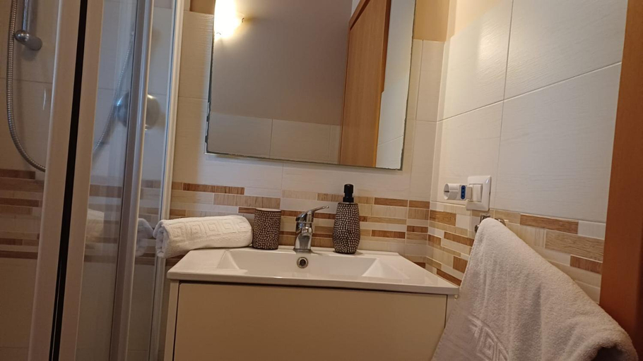 Bathroom 2, Profumo di Zagara Acireale, Catania