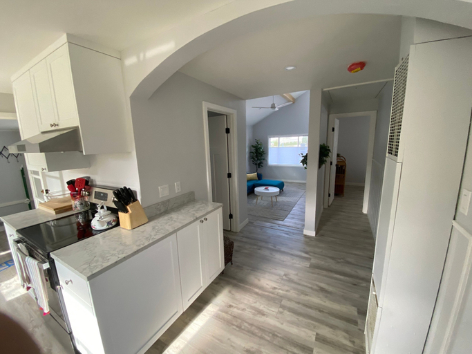 Interior 3, Newly Remodeled 4th Street Work-Friendly Home by RedAwning, Deschutes