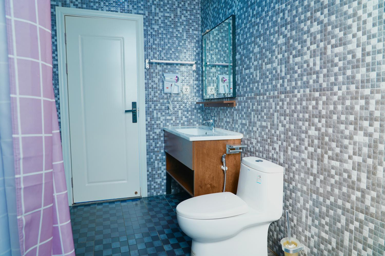Bathroom 5, LH Residence, Phnom Penh