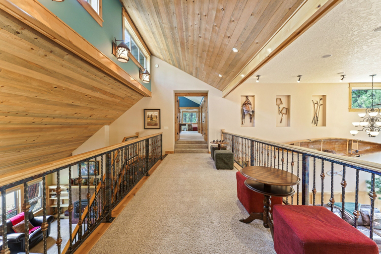 Lobby, 4 Red Fir 6 Bedroom Home, Deschutes