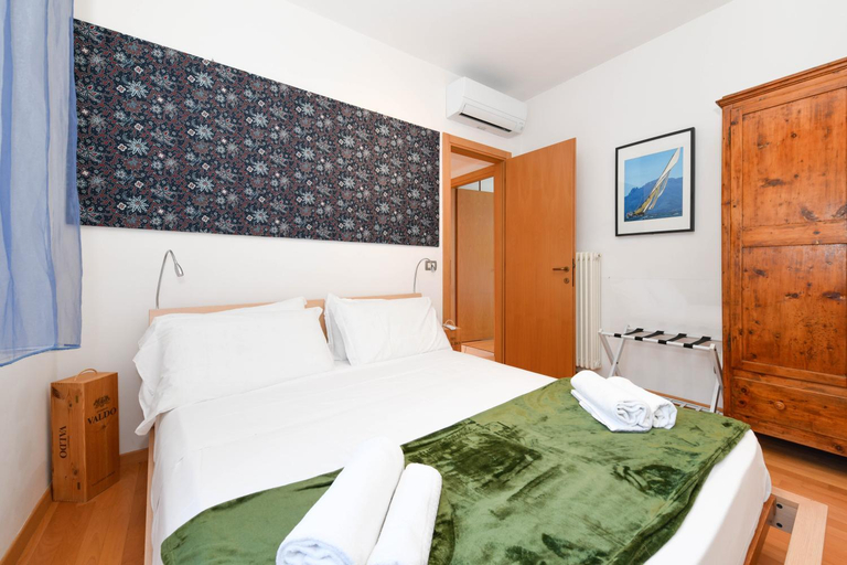 Bedroom 3, Villa Mimosa-Con piscina e vista lago, Verona