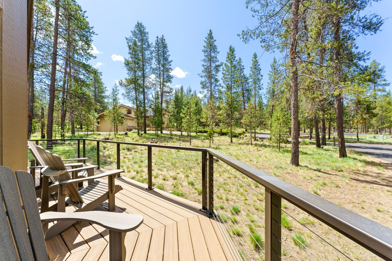 Property grounds 3, 4 Umpqua 4 Bedroom Home, Deschutes