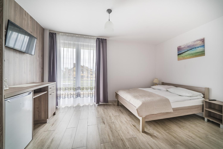 Bedroom 2, Aplauz, Puck
