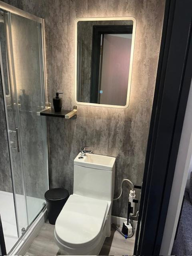 Bathroom 2, The Anfield Rooms, Sefton