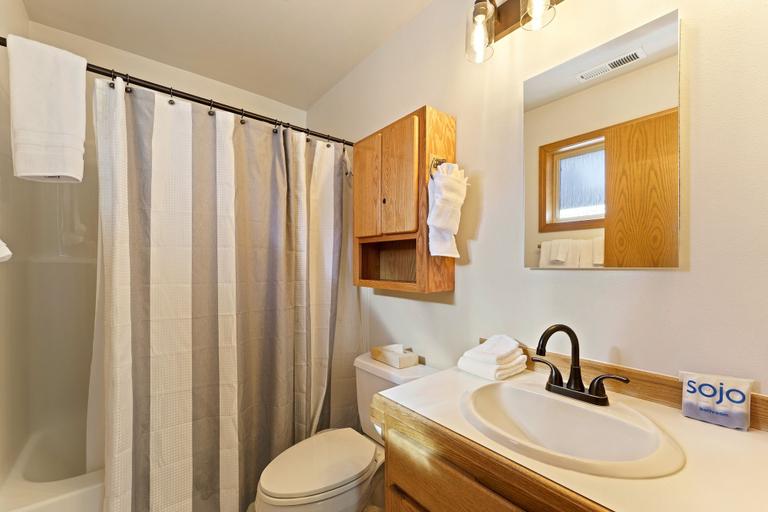 Bathroom 3, 6 Approach 4 Bedroom Home, Deschutes