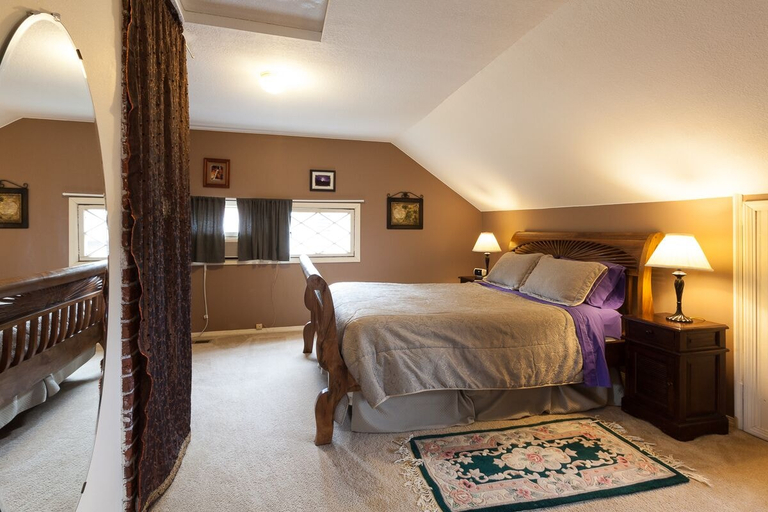Room 2, Daisy's Place 3 Bedroom Home by RedAwning, Hood River