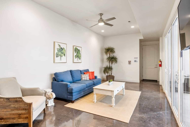 Living area 3, Twice Charmed 8 Bedroom Townhouse, Washington