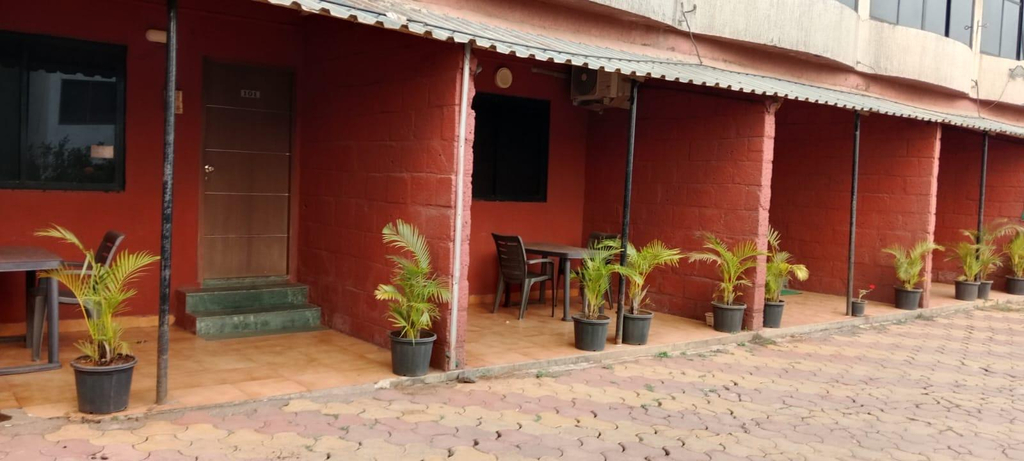 Others 2, HOTEL VALLEYWOOD, Satara