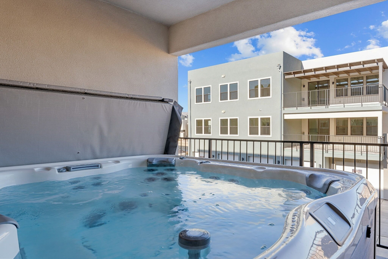 Outdoor spa tub 2, Palm Paradise #206 3 Bedroom Condo, Washington