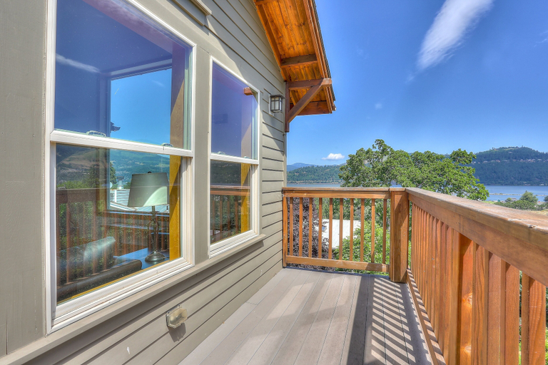 Property grounds 2, Hutson's Bridgeview **30 Day Minimum** 4 Bedroom Home by RedAwning, Hood River