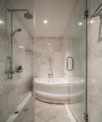 Bathroom 3, Hotel Baanrincome, Muang Chiang Mai
