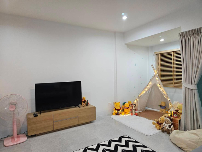 Others 5, Tee Phak CNX Room D, Muang Chiang Mai