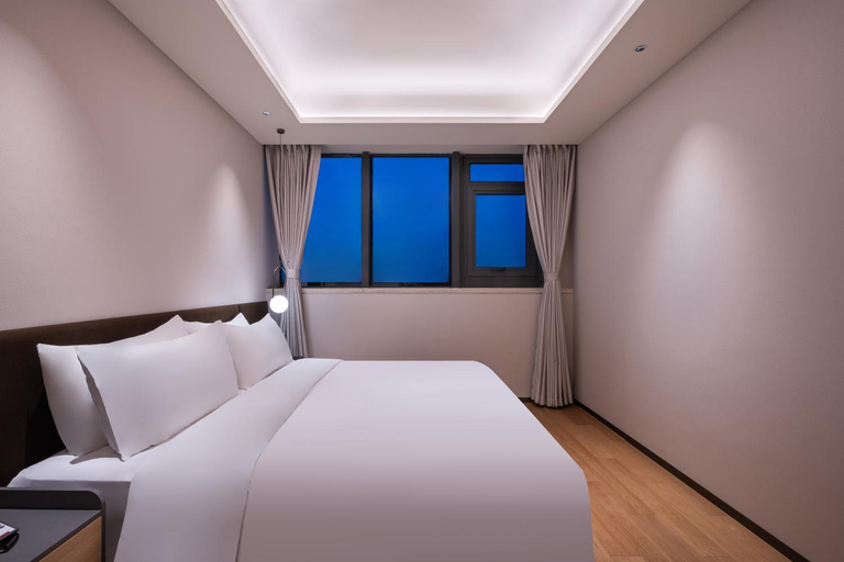 Bedroom 2, Novotel Shanghai Jingan, Shanghai