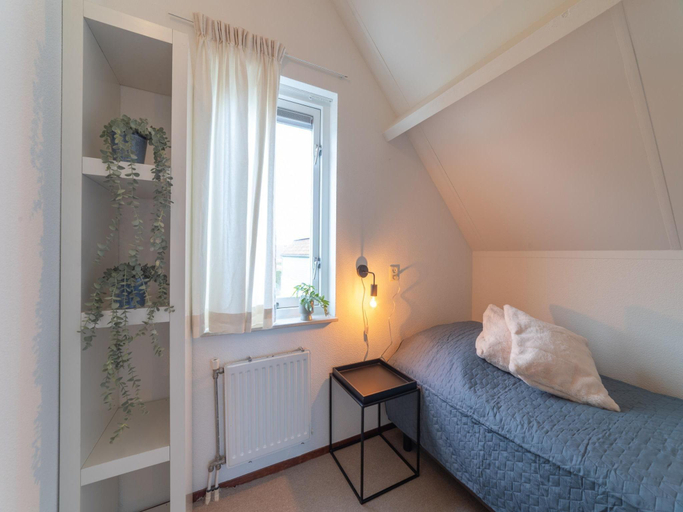Bedroom 2, Holiday Home in Zeeland near Beaches, Kapelle