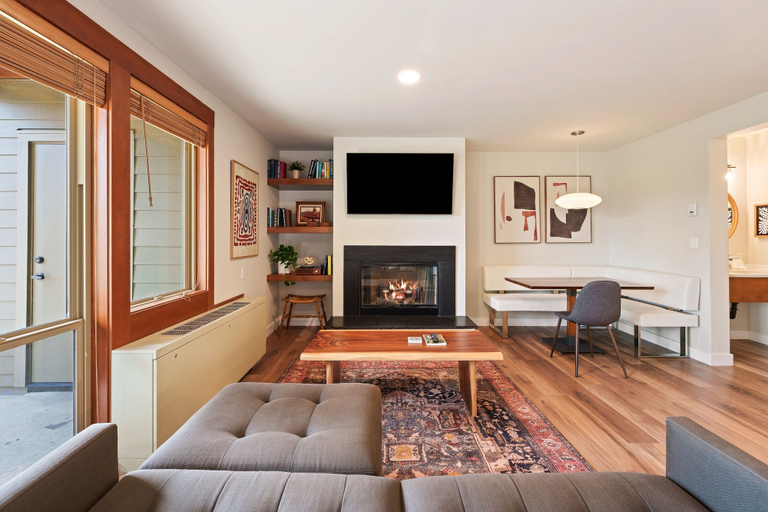 Living area 3, Seventh Mt 1417 1 Bedroom Home, Deschutes