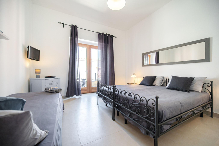Bedroom 2, Prochytea, Napoli