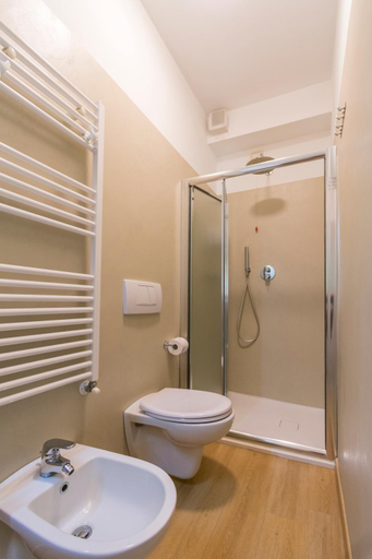 Bathroom 3, Residence Stella, Massa Carrara