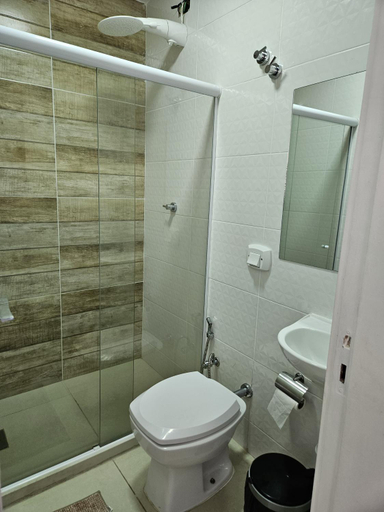 Bathroom 3, Surf'O Hostel, Rio de Janeiro