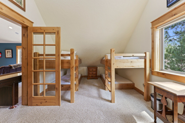Room 2, 4 Red Fir 6 Bedroom Home, Deschutes