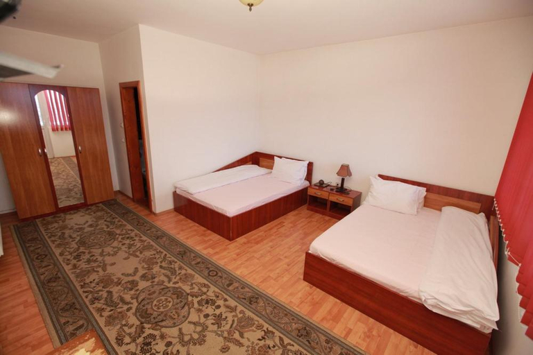 Bedroom 4, Hostel Cora, Hateg