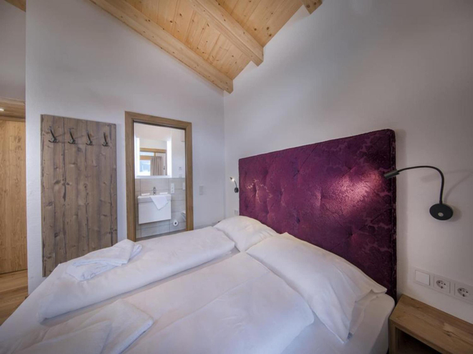 Bedroom 2, Chalet in Neukirchen near Ski Lift, Zell am See