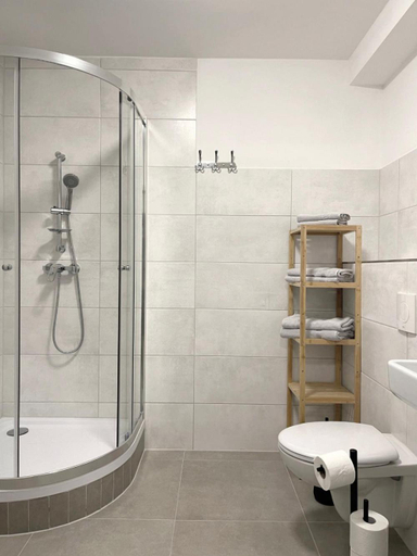 Bathroom 5, Board Inn - Haus Regensburg, Regensburg