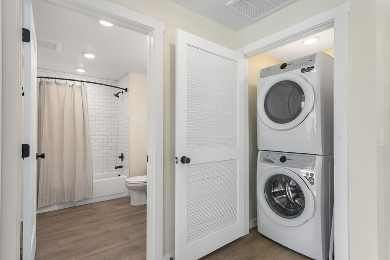 Bathroom 3, Heart And Sol 2 Bedroom Condo, Washington