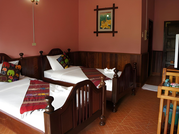 Bedroom 2, Domon Riverside Hotel, Vangvieng