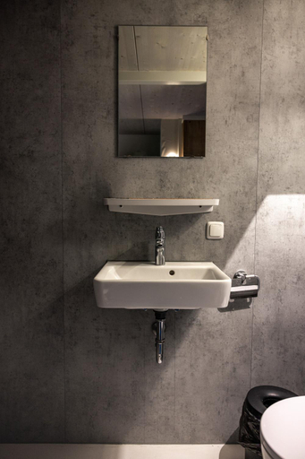Bathroom 2, Shelter City Christian Hostel, Amsterdam