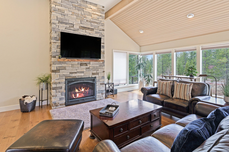 Primary image, 20 Aspen Lane 5 Bedroom Home, Deschutes