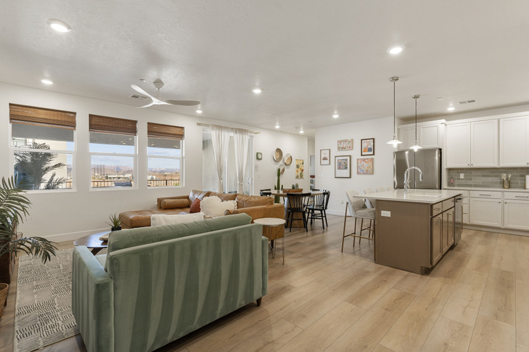 Living area 3, Palm Paradise #206 3 Bedroom Condo, Washington